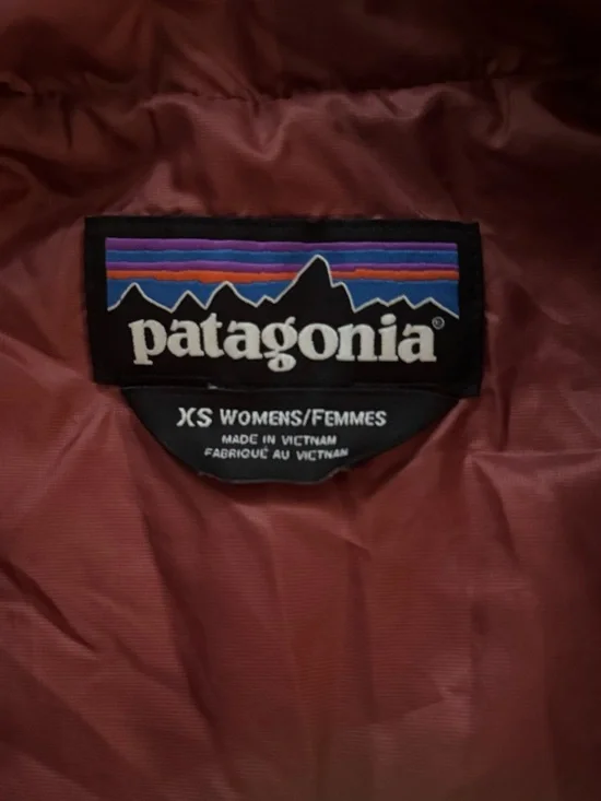 Patagonia Women's Quilted Puffer Jacket in Wine - Picture 2 of 2
